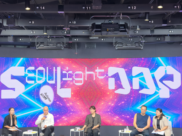 왼쪽 두번째에서 로랑 그라소 가운데 d’strict 이상진 부사장, 오른쪽에서 두번째 아카 창
